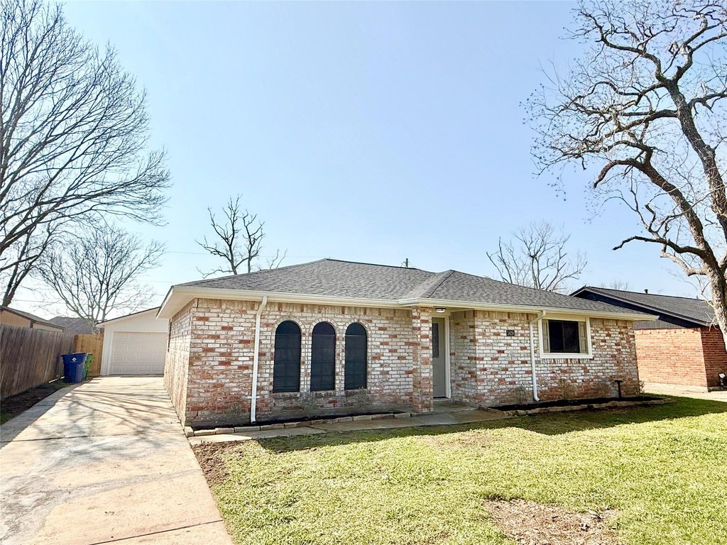 1429 Northview Drive, Angleton, TX 77515