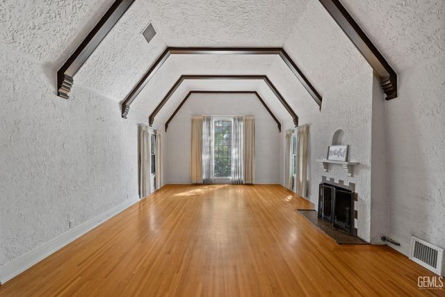 240 Pacific Street, Bakersfield, CA 93305