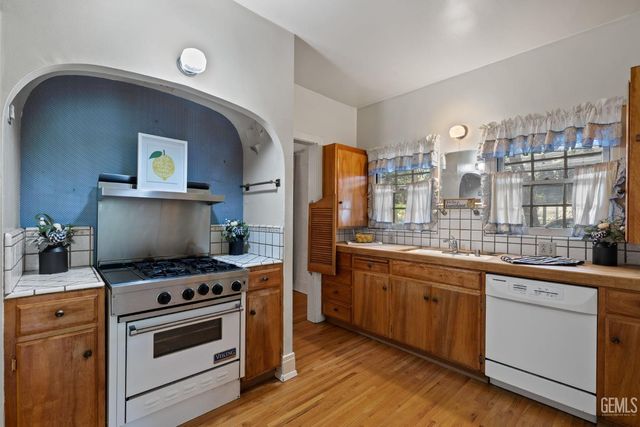 240 Pacific Street, Bakersfield, CA 93305