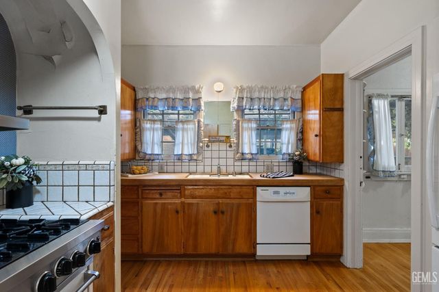 240 Pacific Street, Bakersfield, CA 93305