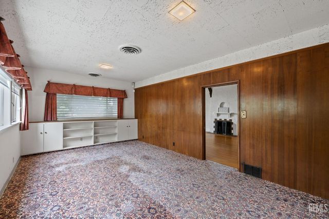 240 Pacific Street, Bakersfield, CA 93305