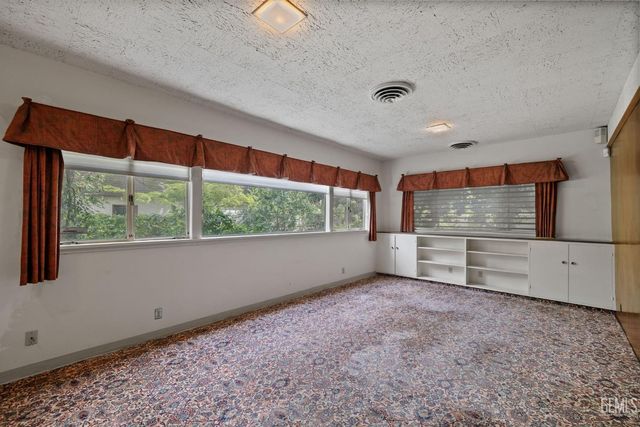 240 Pacific Street, Bakersfield, CA 93305