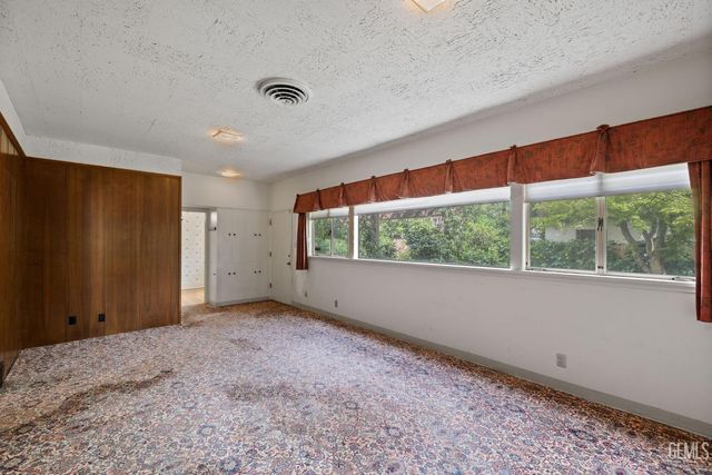 240 Pacific Street, Bakersfield, CA 93305