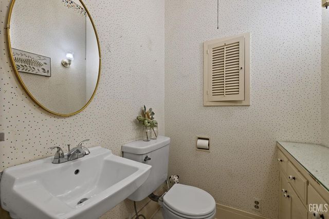 240 Pacific Street, Bakersfield, CA 93305