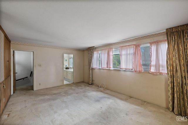 240 Pacific Street, Bakersfield, CA 93305