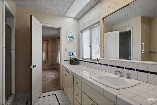 240 Pacific Street, Bakersfield, CA 93305