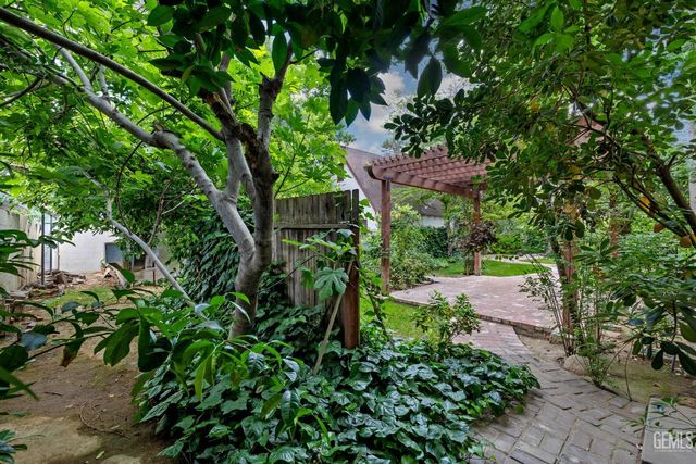 240 Pacific Street, Bakersfield, CA 93305