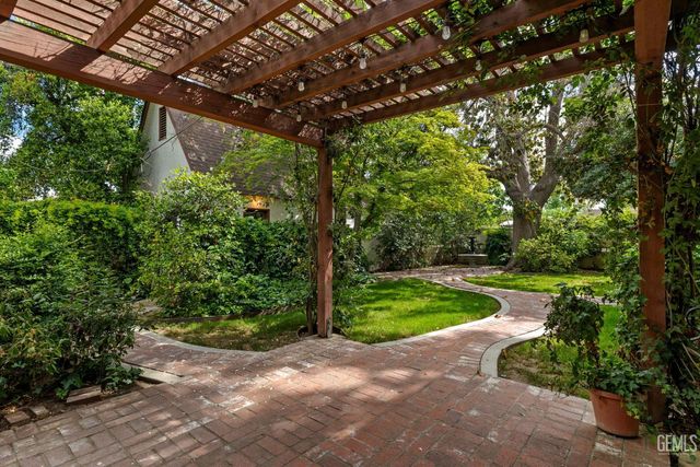 240 Pacific Street, Bakersfield, CA 93305