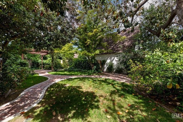 240 Pacific Street, Bakersfield, CA 93305