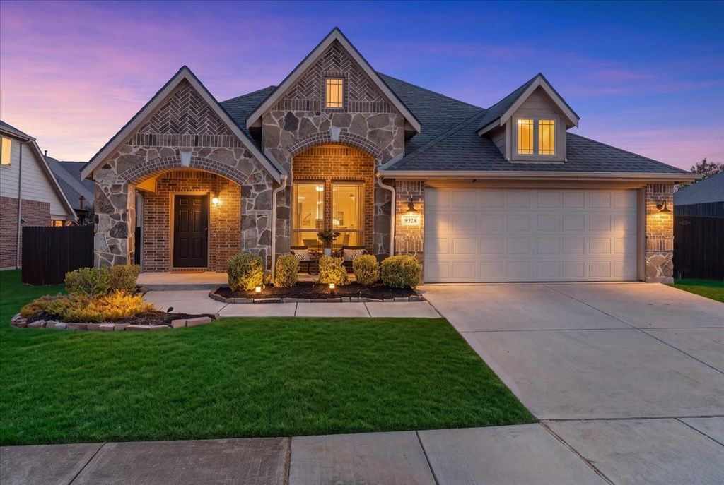 9328 Amistad Lane, Denton, TX 76226 — exterior