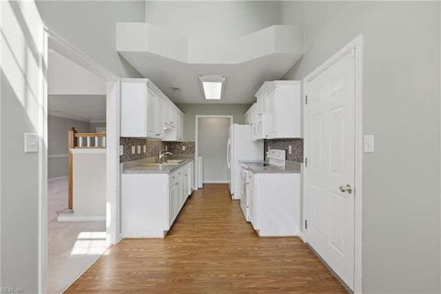 1802 Gunston DR, Suffolk, VA 23434