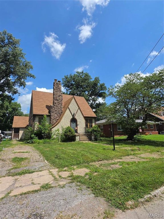 107 S 30th Street, Belleville, IL 62226
