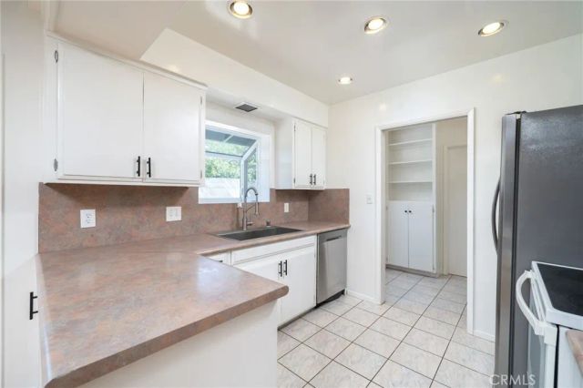205 N Hacienda Avenue, Glendora, CA 91741