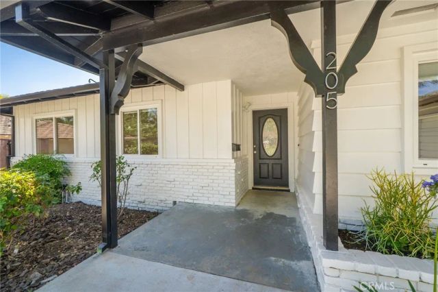 205 N Hacienda Avenue, Glendora, CA 91741