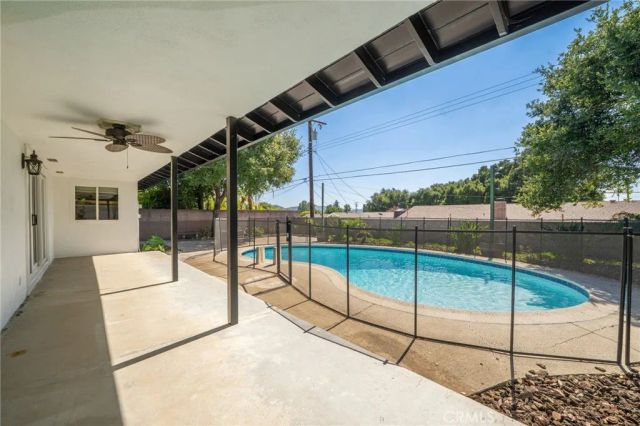 205 N Hacienda Avenue, Glendora, CA 91741