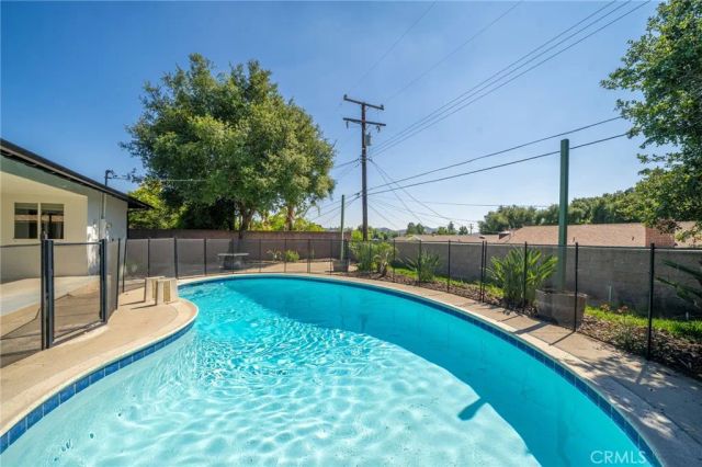 205 N Hacienda Avenue, Glendora, CA 91741