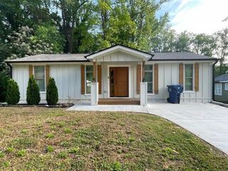 185 Glenrose SW Circle, Atlanta, GA 30354