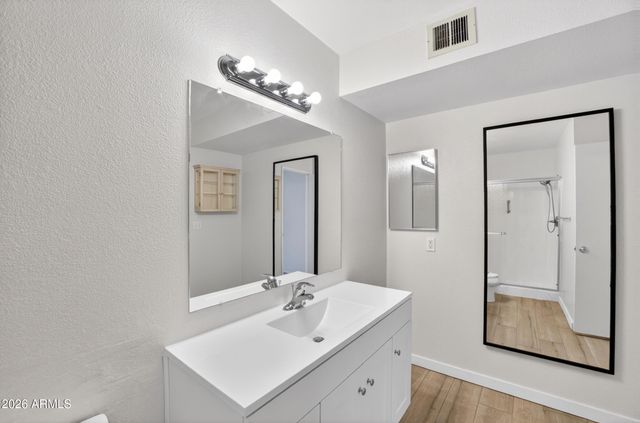 517 W DUKE Drive, Tempe, AZ 85283