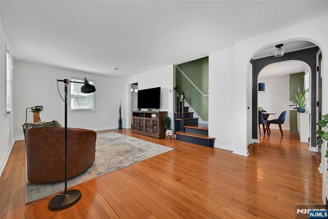 2-05 33rd Street, Fair Lawn, NJ 07410