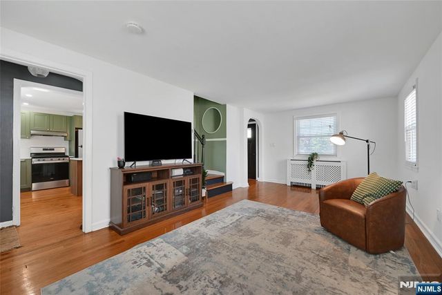 2-05 33rd Street, Fair Lawn, NJ 07410