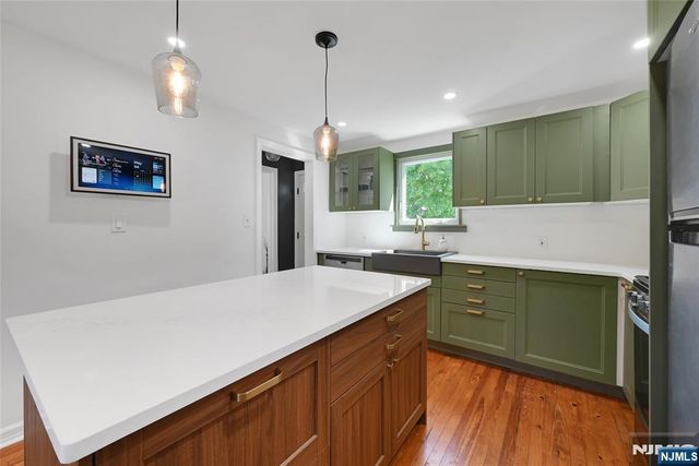 2-05 33rd Street, Fair Lawn, NJ 07410