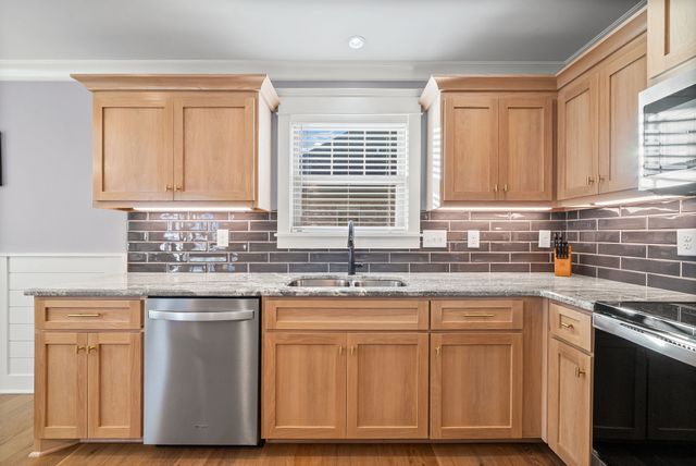 352 Lowline Dr, Clarksville, TN 37043