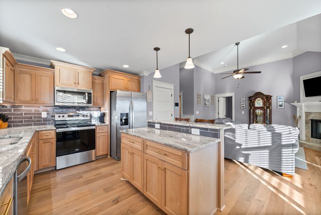 352 Lowline Dr, Clarksville, TN 37043