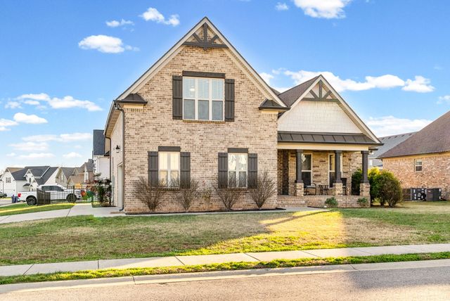 352 Lowline Dr, Clarksville, TN 37043