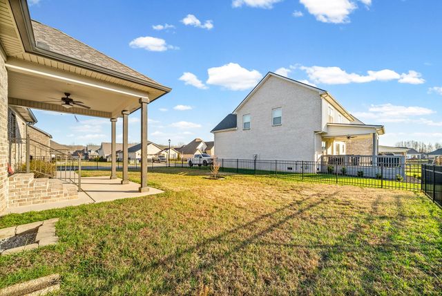 352 Lowline Dr, Clarksville, TN 37043