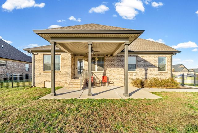 352 Lowline Dr, Clarksville, TN 37043