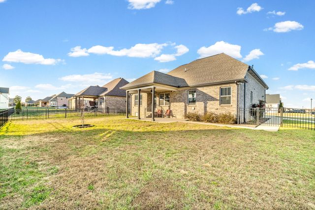 352 Lowline Dr, Clarksville, TN 37043