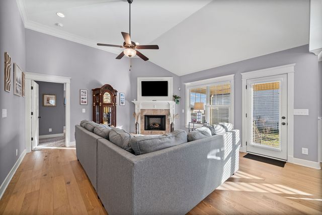 352 Lowline Dr, Clarksville, TN 37043
