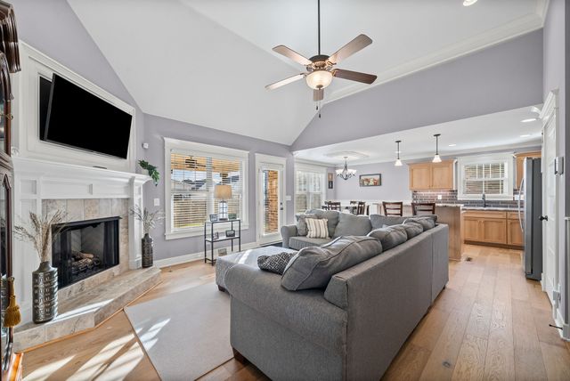 352 Lowline Dr, Clarksville, TN 37043