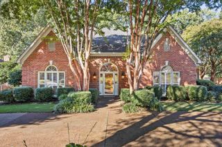 1811 WOOD OAK DR, Memphis, TN 38016