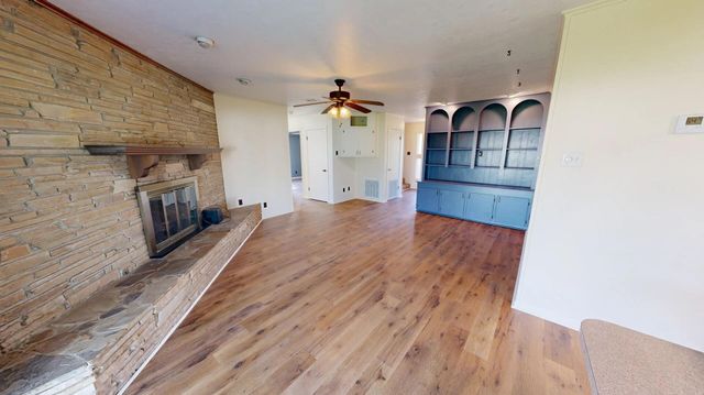 1424 Rue Des Chene, Westlake, LA 70669