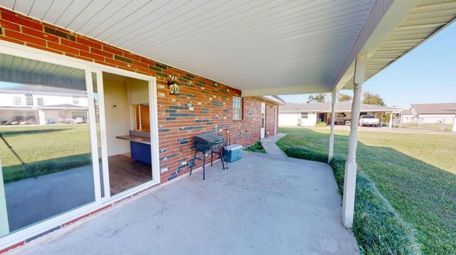 1424 Rue Des Chene, Westlake, LA 70669