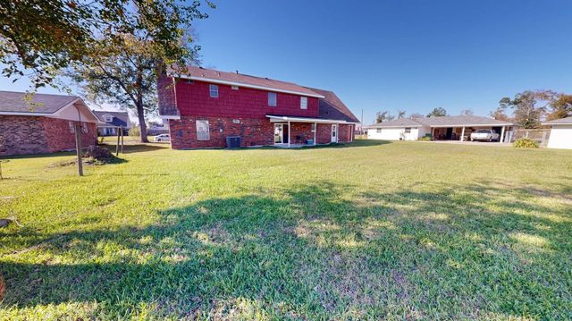 1424 Rue Des Chene, Westlake, LA 70669