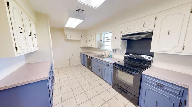 1424 Rue Des Chene, Westlake, LA 70669