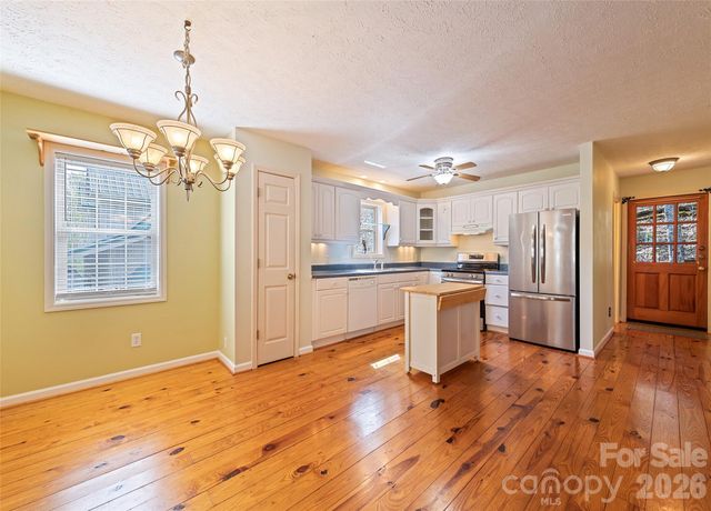41 Trapper Lane, Waynesville, NC 28785