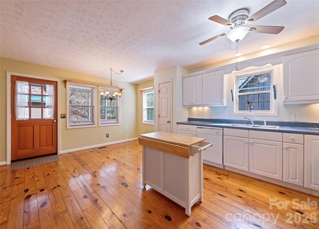 41 Trapper Lane, Waynesville, NC 28785