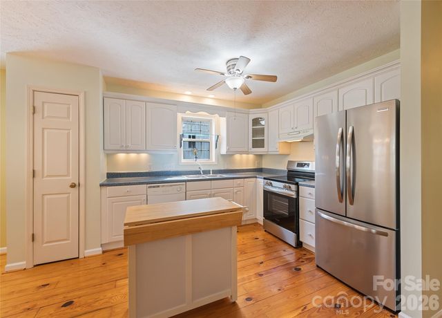 41 Trapper Lane, Waynesville, NC 28785