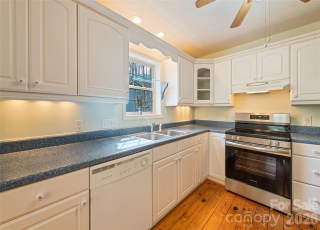 41 Trapper Lane, Waynesville, NC 28785