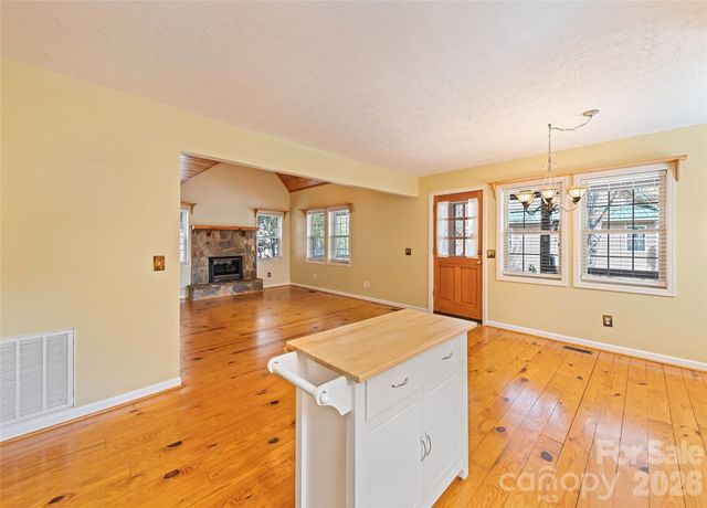 41 Trapper Lane, Waynesville, NC 28785