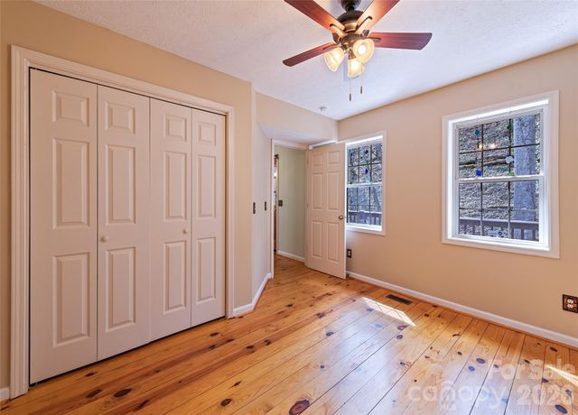 41 Trapper Lane, Waynesville, NC 28785