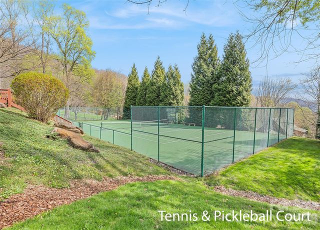 41 Trapper Lane, Waynesville, NC 28785