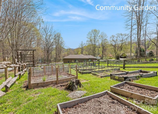 41 Trapper Lane, Waynesville, NC 28785