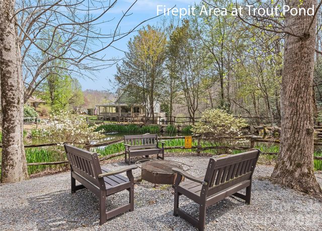 41 Trapper Lane, Waynesville, NC 28785