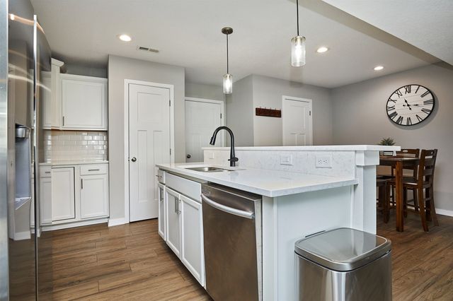 916 NE 57th Lane, Ankeny, IA 50021