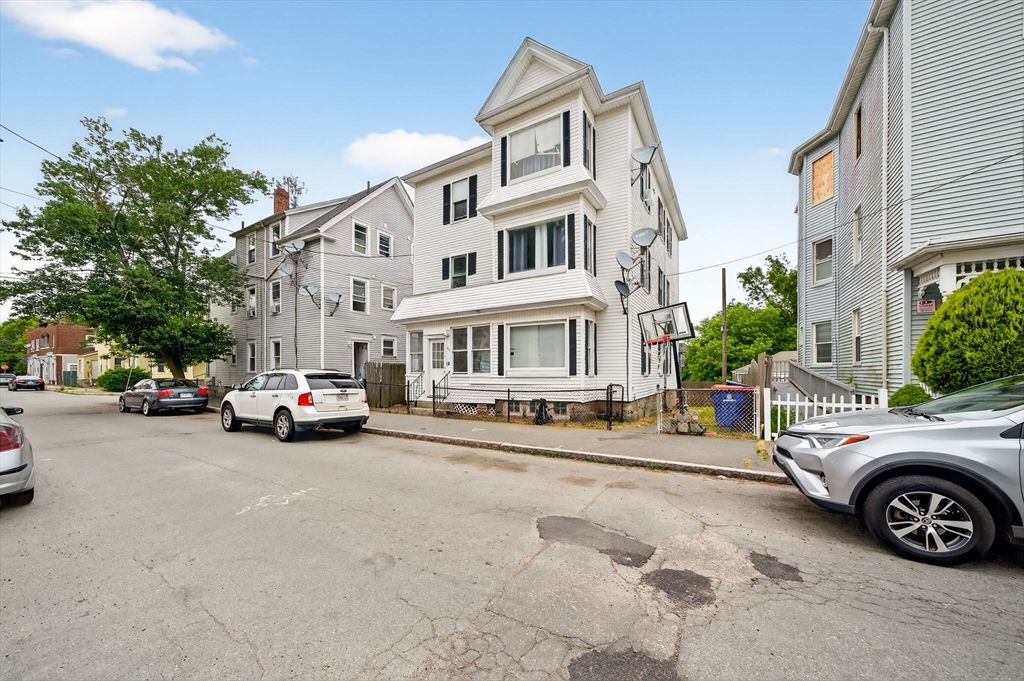 496 Summer St, New Bedford, MA 02746