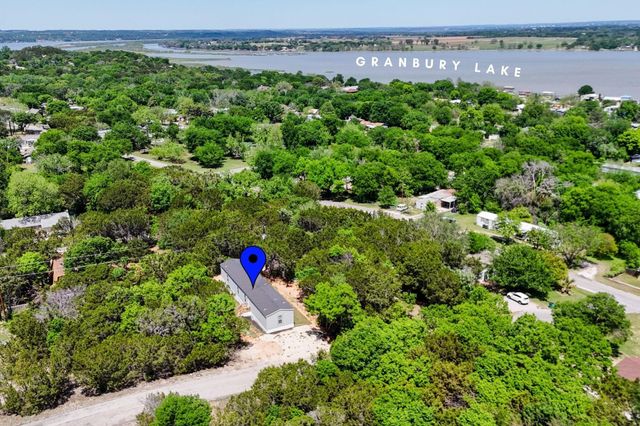 2610 Pinoak Street, Granbury, TX 76048